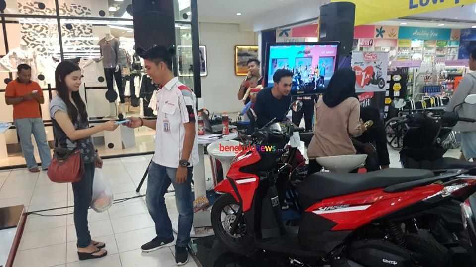 Valentine Day, Honda Bagi-Bagi Coklat Gratis dan Promo Murah