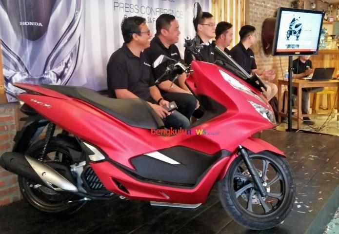 Yuk!!! Nyanyi Lagu Cinta Bersama Pongky dan Honda