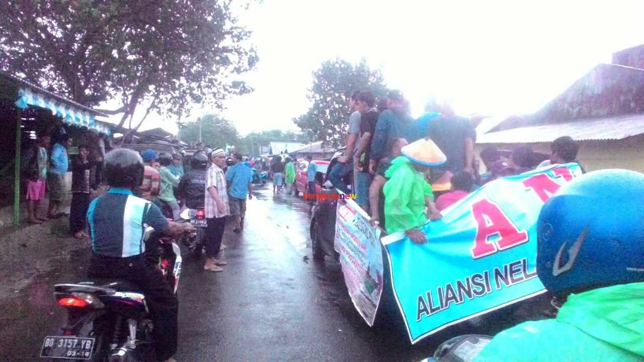 Hujan, Ribuan Nelayan Anti Trawl Tetap Demo ke Kantor Gubernur