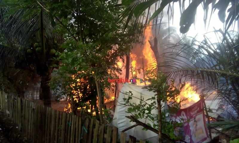 Warung Manisan dan Motor Milik Thamrin Ludes Terbakar