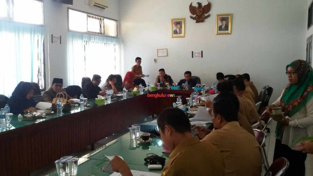 Banggar Gelar Rapat Evaluasi RAPBD 2018