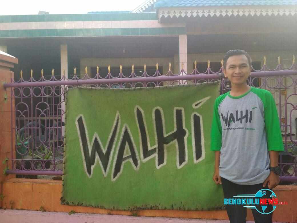 Manajer kampanye Industri Ekstraktif WALHI Bengkulu, Dede Frasrtien 