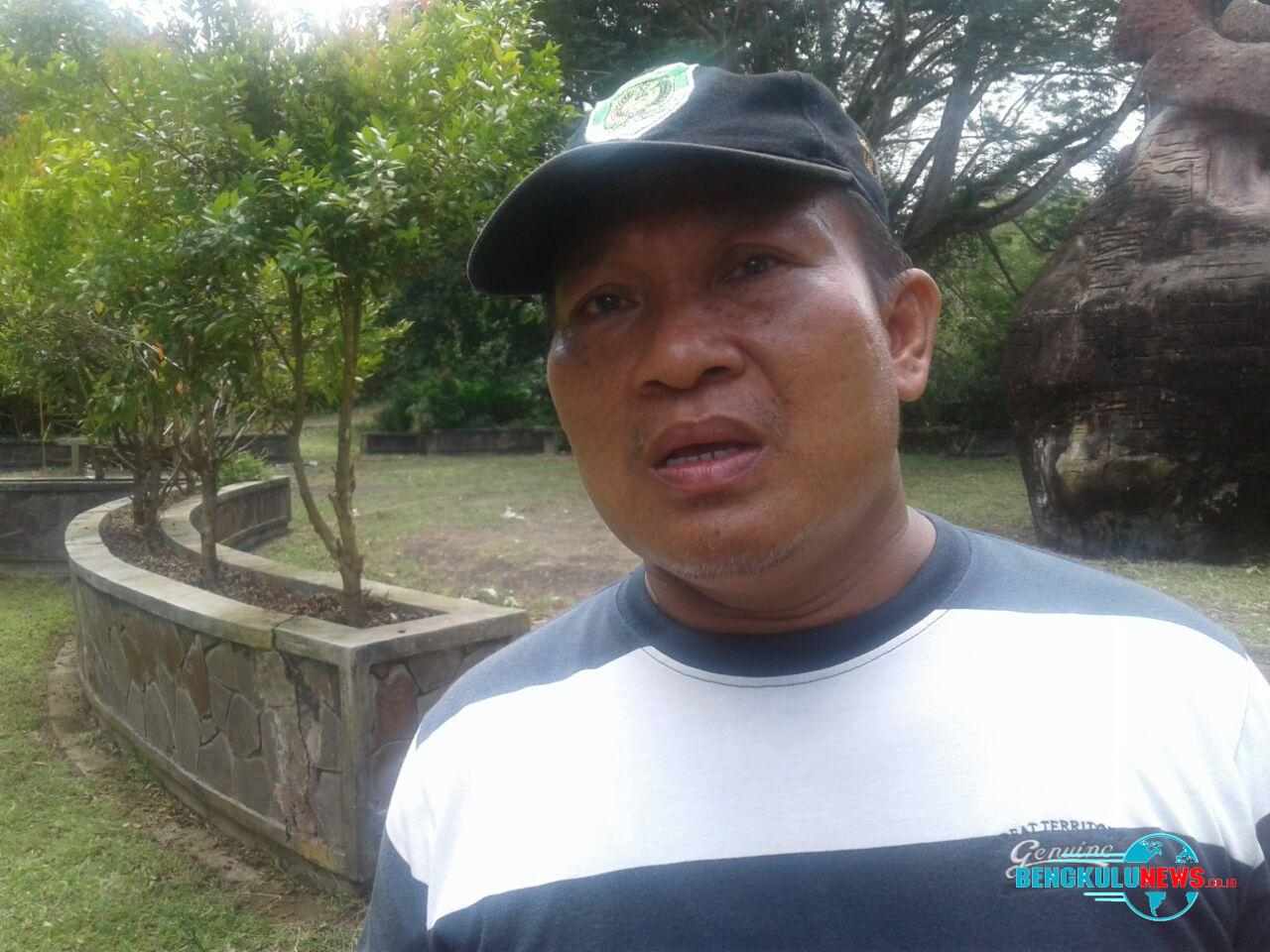 Truk Pengangkut Rusak, Sampah di Benteng Menumpuk