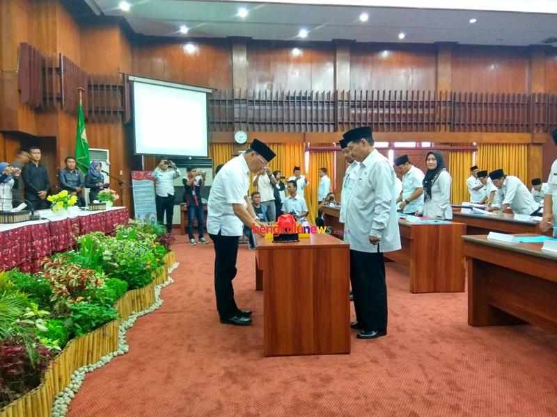 Penandatanganan perjanjian kinerja Pemerintahan tahun 2018. Foto : Anggi Kagure