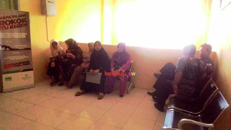 Pelayanan Puskesmas Kurang, Warga Linggar Galing Ngadu ke Dinkes