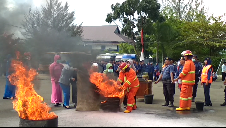 Aksi Penyelamatan Api, Warnai HUT Damkar Ke-99