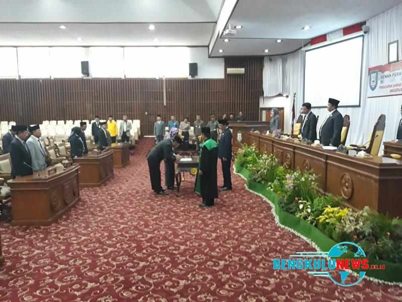 Ruswan YS Resmi Gantikan Almarhum Herry Alfian sebagai Anggota DPRD
