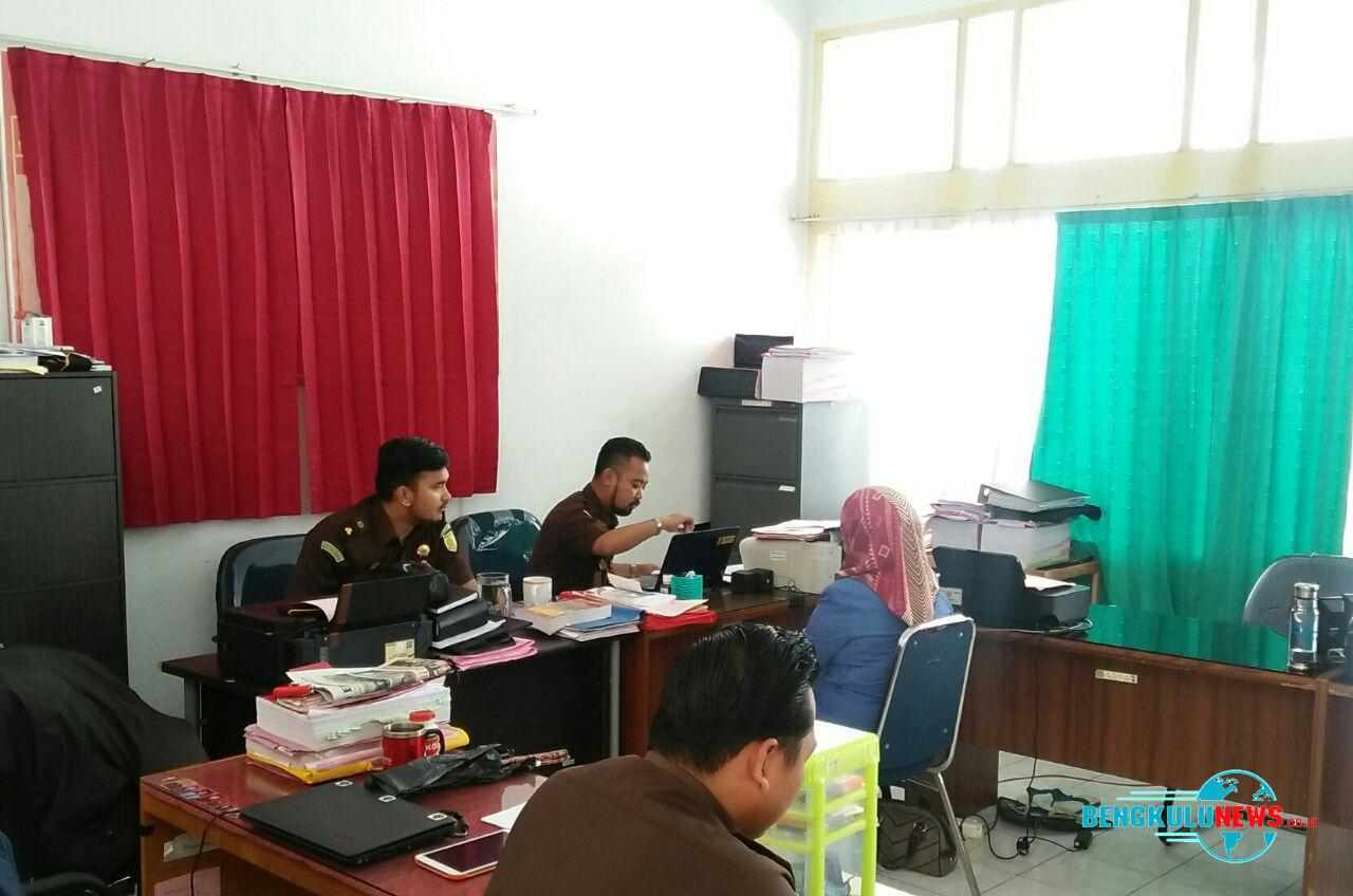 Istri Mantan Bupati Rejang Lebong Penuhi Panggilan Kejari