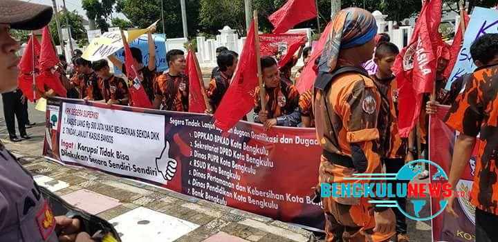 Pasukan Pemuda Pancasila Gelar Aksi di Depan Kejari
