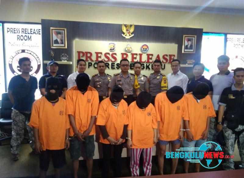 Enam terduga pelaku upal