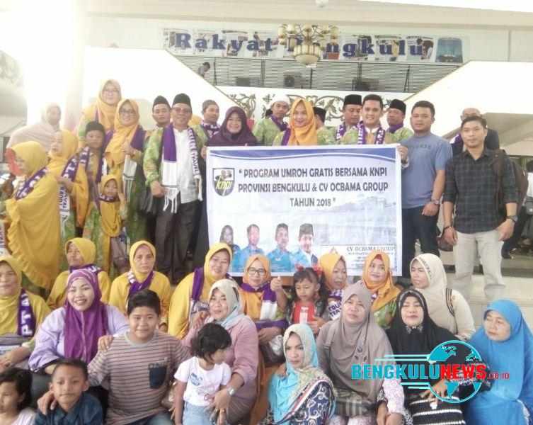 KNPI Febri memberangkatkan jemaah umroh