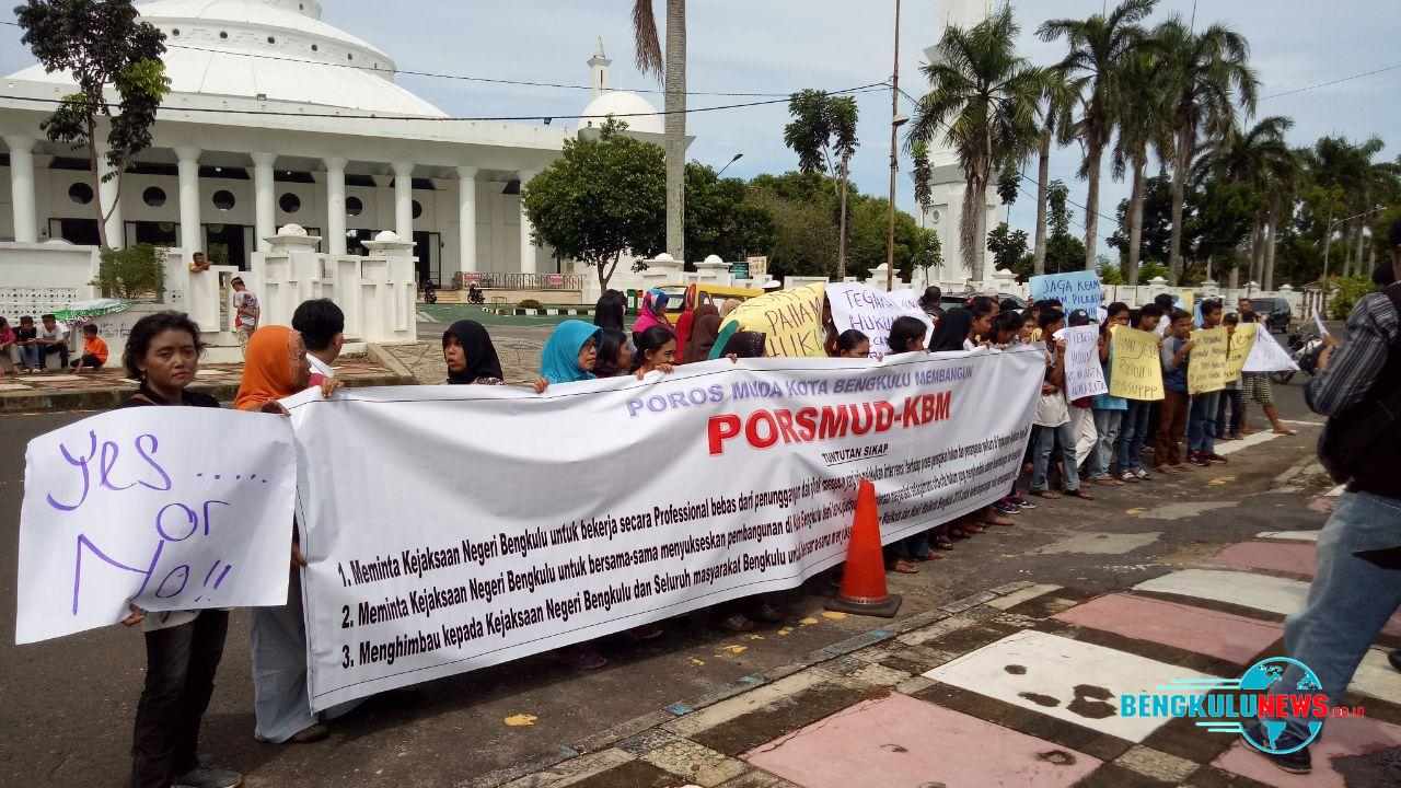 Gelar Aksi, Porsmud Tuntut Penegakan Hukum Tanpa Intervensi