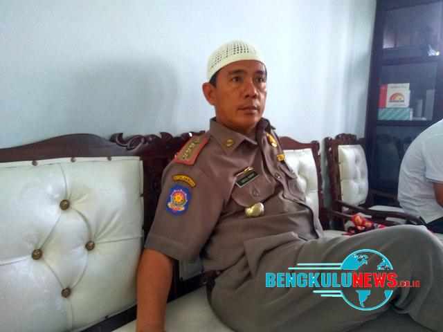 Satpol PP Lagi Siap-siap Bersihkan Baliho Vulgar