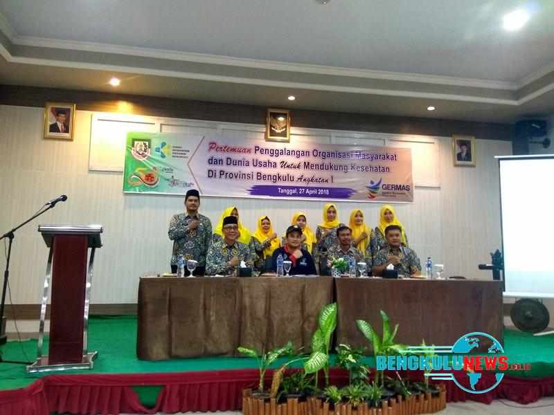 Herwan Antoni (baju hitam) pada acara Penggalangan Organisasi Masyarakat dan Dunia usaha untuk mendukung kesehatan di Provinsi Bengkulu