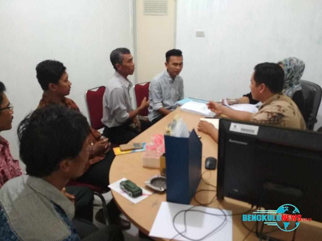 Warga Padang Guci Laporkan PT RPB ke Ombudsman