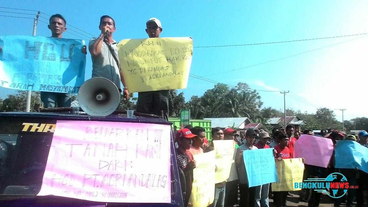 Kantor Bupati Benteng Didemo Warga Delapan Desa