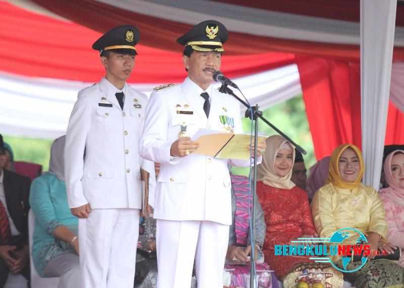 Ferry Ramli Pimpin Upacara Hut ke 10 Bengkulu Tengah