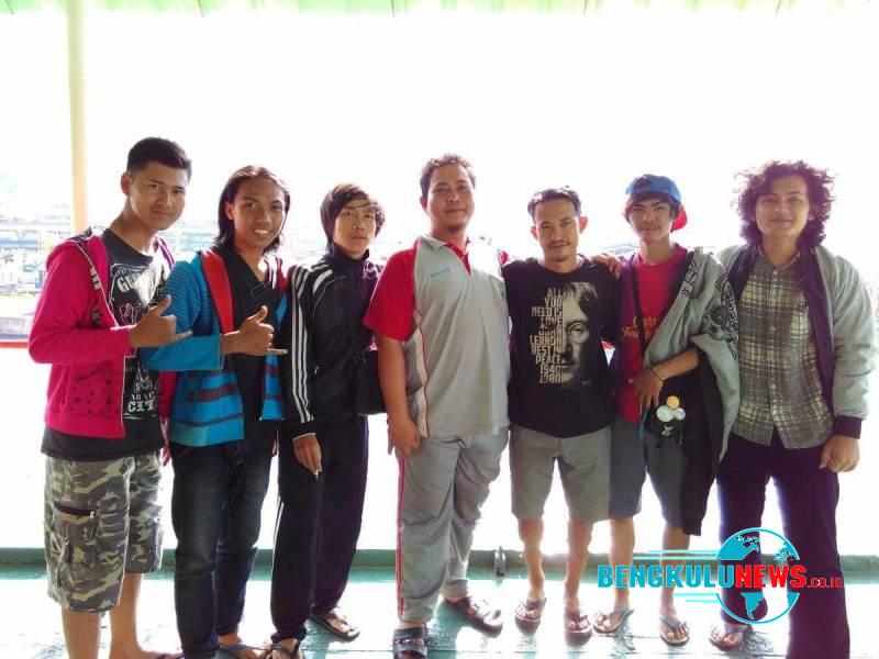 Anggota teater jengkal