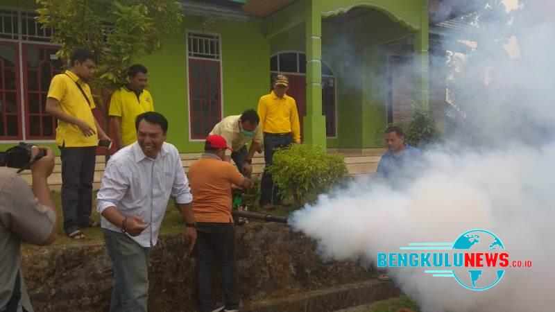 Satu Tokoh Masyarakat, Idap DBD,  DPD Golkar Fogging di Sukarami