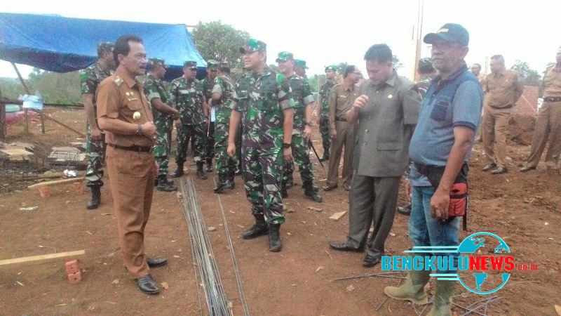 Kasdam II Sriwijaya bersama Bupati Bengkulu Tengah
