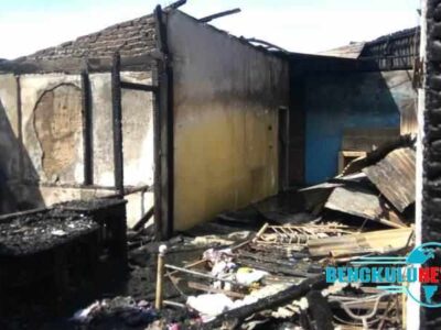 Kebakaran Hanguskan Satu Rumah di Tengah Padang