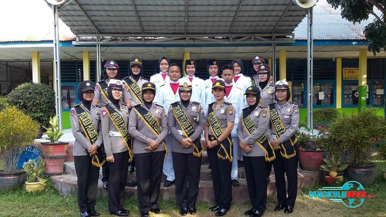 Polwan Sahabat Remaja di Sekolah