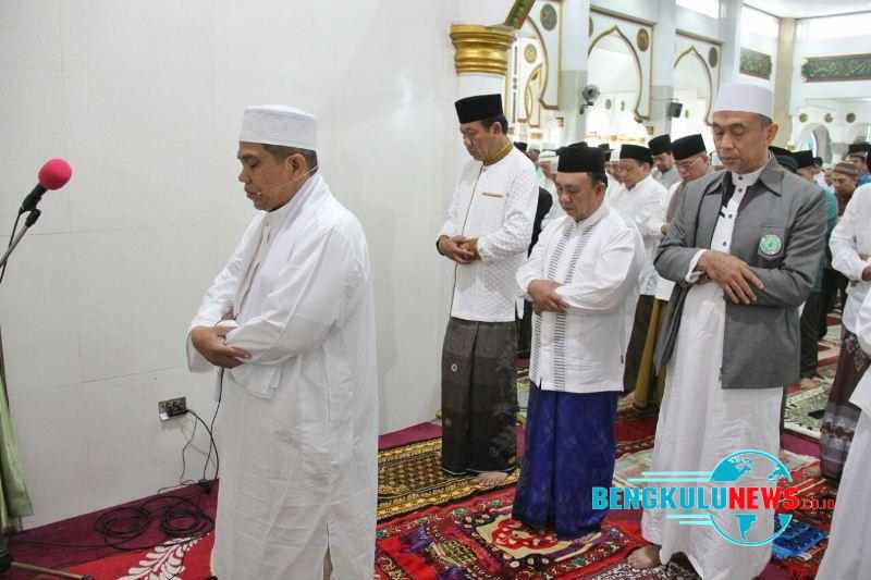 Peringati Idul Adha, Pemda Bengkulu Gelar Sholat di Dua Masjid