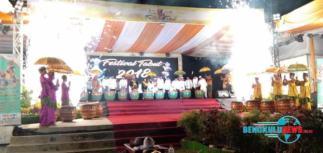 Pemukulan musik dol tanda dibukanya Festival Tabut 2018