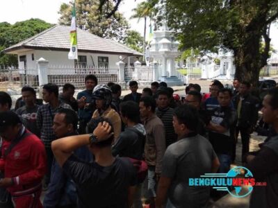 Angkot dan Grab Ricuh