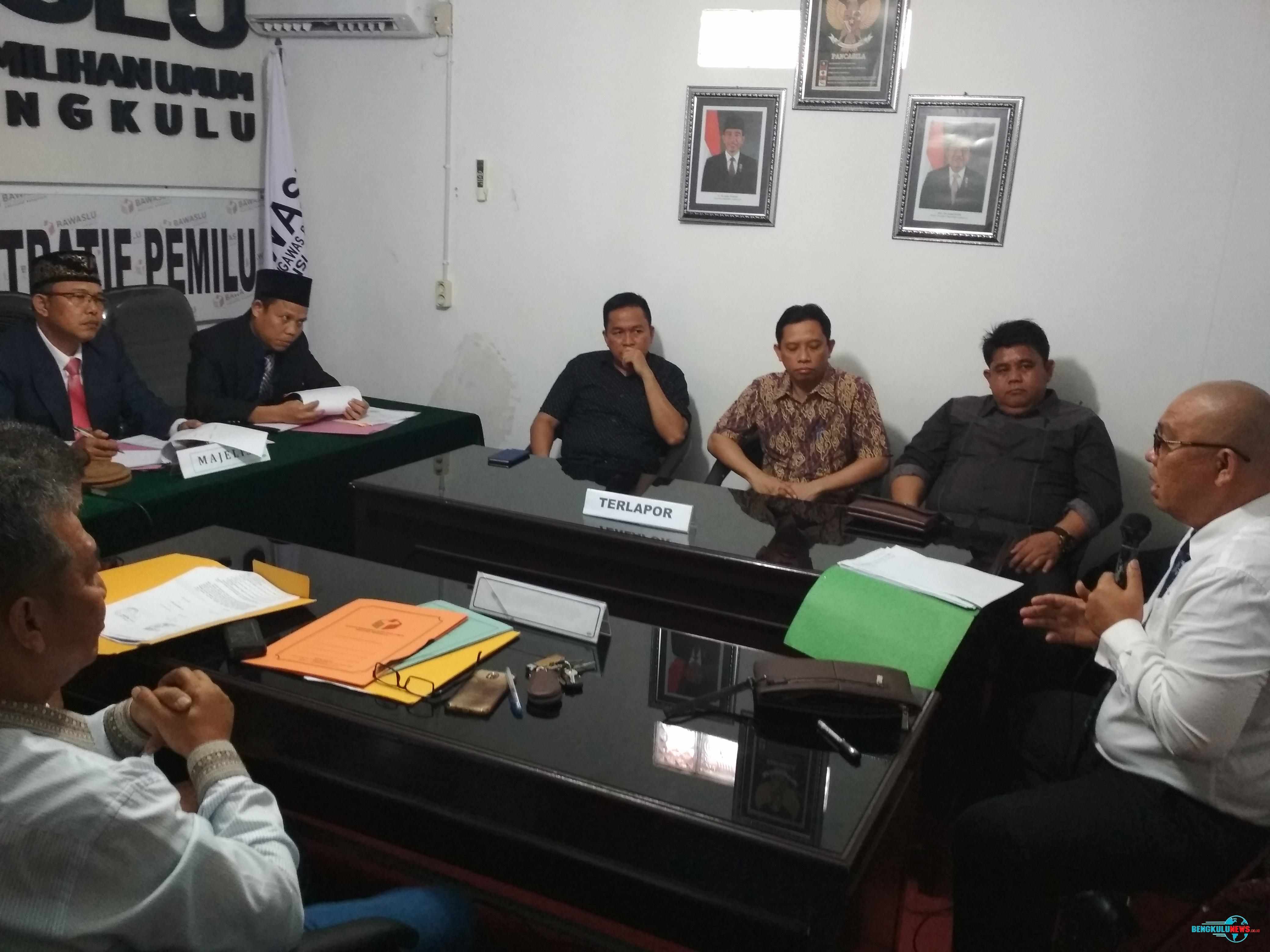 Sidang dugaan pelanggaran administrasi di Kantor Bawaslu Provinsi Bengkulu