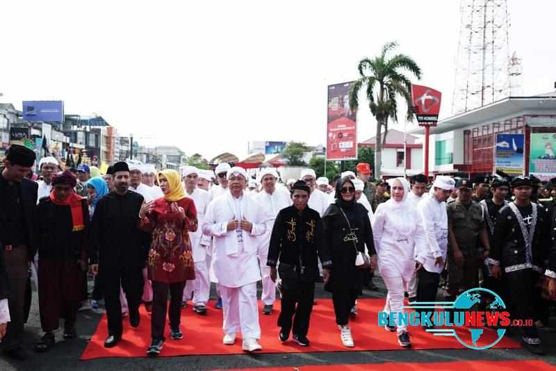 Festival Tabut Berakhir, Rohidin Mersyah Lepas Prosesi Tabut Tebuang