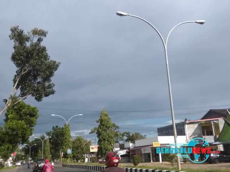 Warga Minta Pemerintah Pasang Lampu Penerangan Jalan