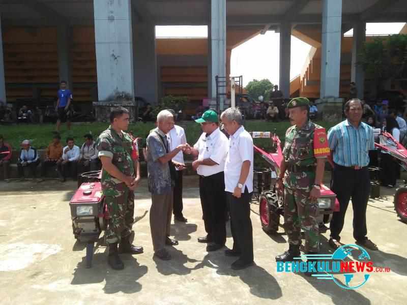 Poktan Bengkulu Utara Dapat 79 Unit Hand Traktor