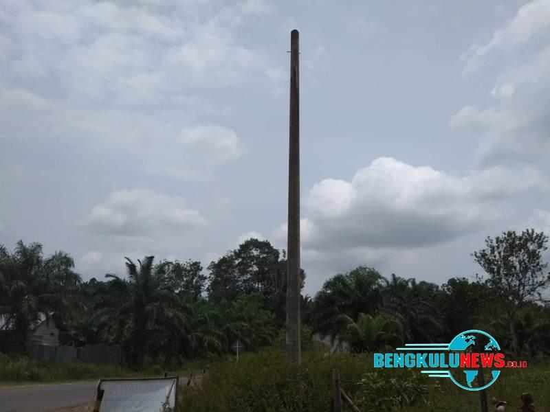Puluhan Tahun Tiang Listrik di Tempat Ini Hanya Jadi Pajangan