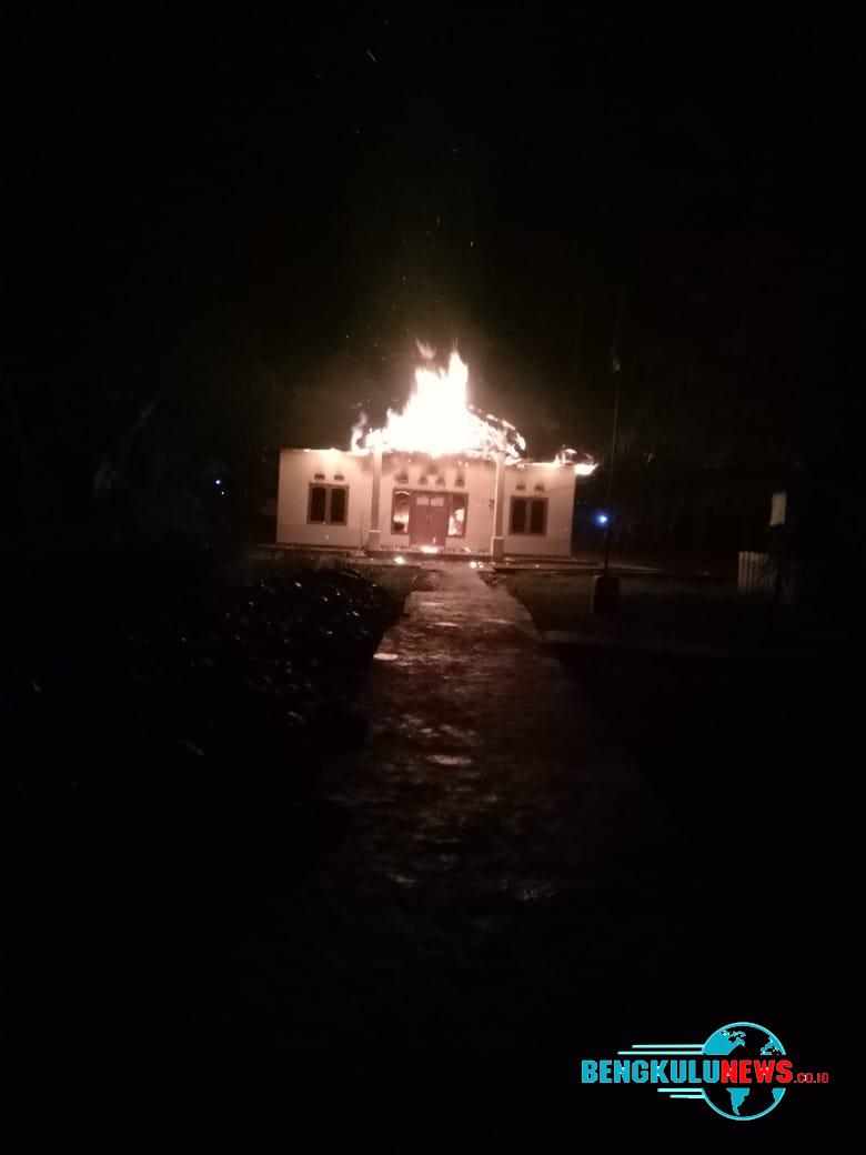 Kantor Desa Lubuk Langan Ludes Terbakar