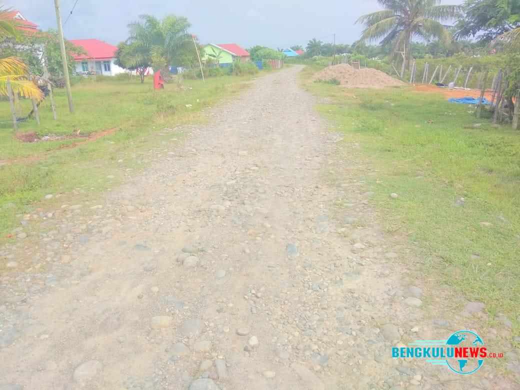Salah satu jalan rusak di Kabupaten Mukomuko. Foto Dokumentasi