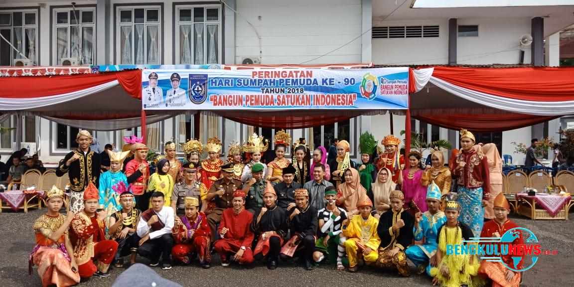 Pelajar di BU Gunakan Pakaian Adat Ikuti Upacara Peringatan Sumpah Pemuda