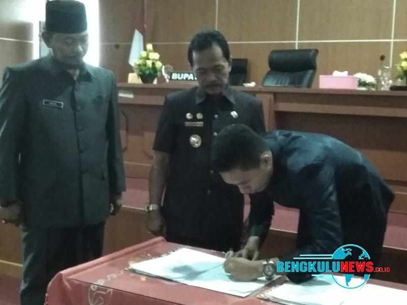 Penandatanganan Raperda
