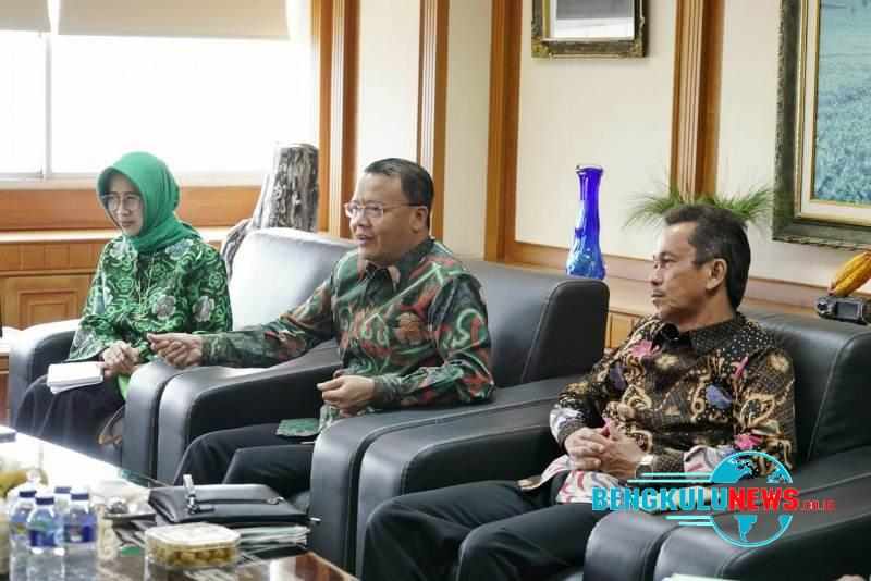 Plt Gubernur Rohidin Mersyah melalukan audiensi dengan Menteri Pertanian Amran Sulaiman..