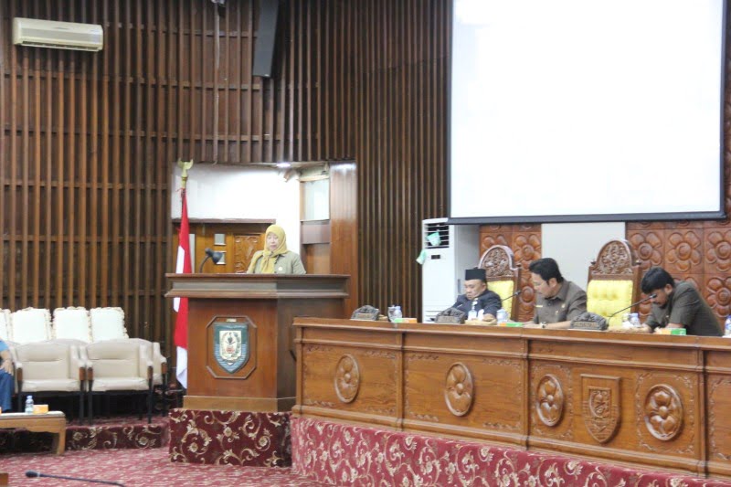Agenda Rapat kali ini Penyampaian Pandangan Umum Fraksi-Fraksi terhadap Nota Penjelasan Gubernur Bengkulu atas Raperda Provinsi Bengkulu tentang RAPBD Tahun 2019