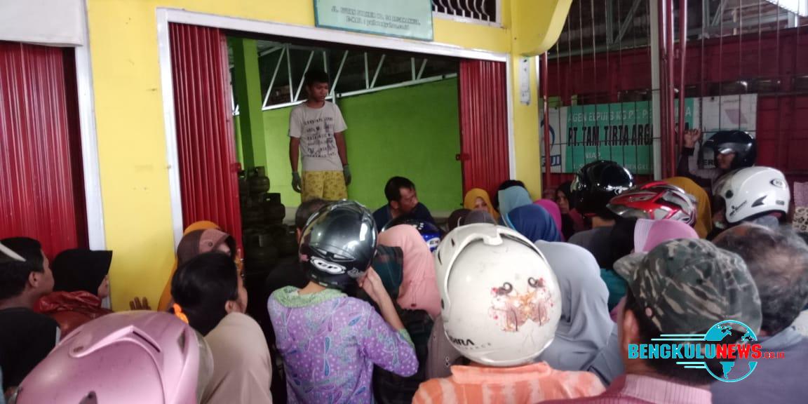 Gas Melon Langka, Warga Serbu Operasi Pasar