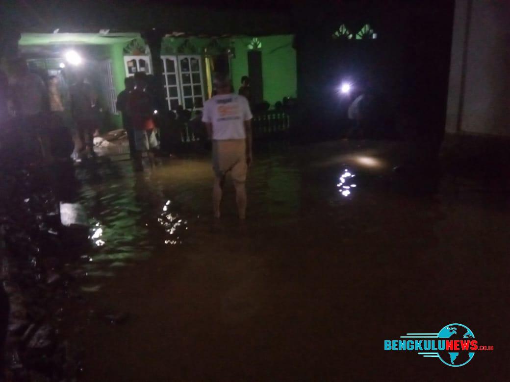 Hujan Lebat, Puluhan Rumah di Argamakmur Terendam Banjir