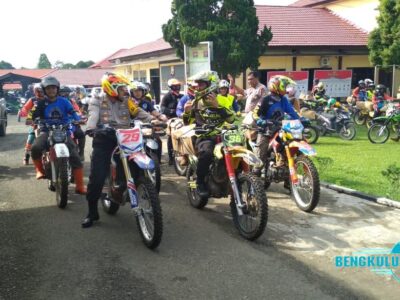 Polres BU dan Komunitas Motor Trail Gelar Gerakan Sedekah Bersama