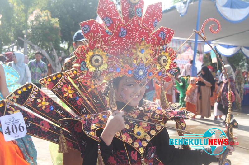 Ribuan Peserta Karnaval Padati Stadion Sawah Lebar