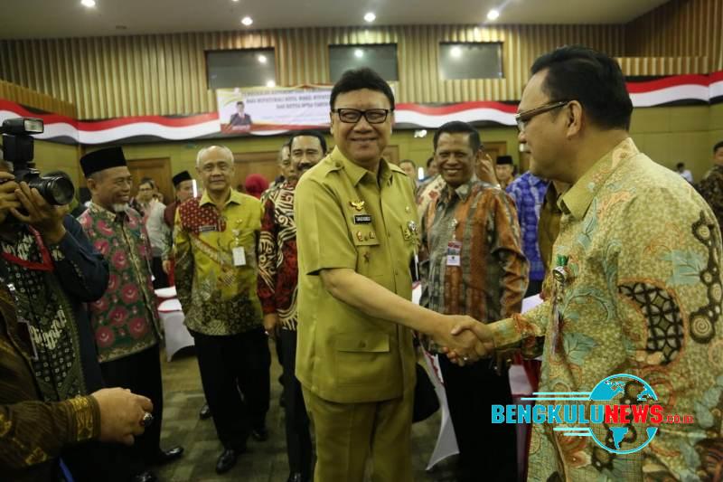 Mendagri Sampaikan Tantangan Bangsa kepada Kepala Daerah dan Ketua DPRD