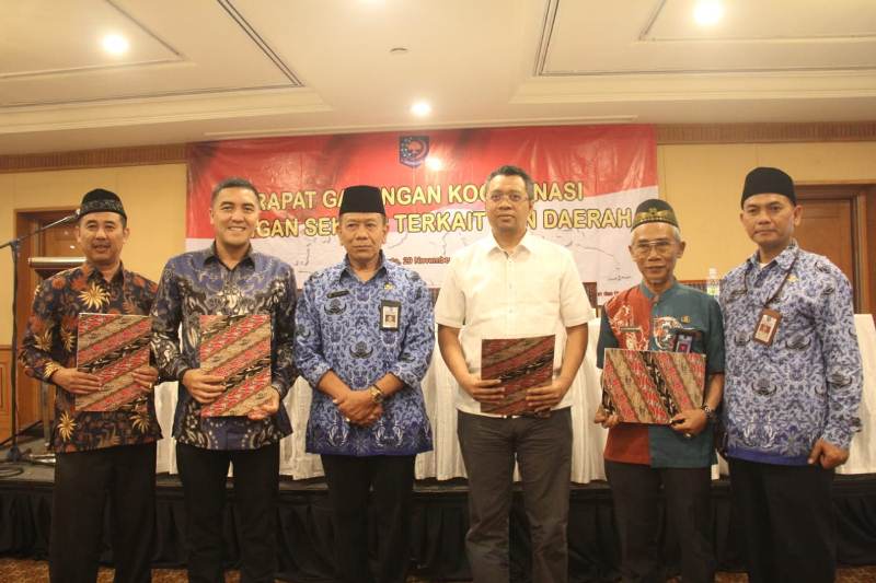 Gubernur Nusa Tenggara Barat Zulkieflimansyah, Dirut ITDC Abdulbar M. Mansoer dan perwakilan dari Perhimpunan Hotel dan Restaurant serta Tour Travel kawasan mandalika