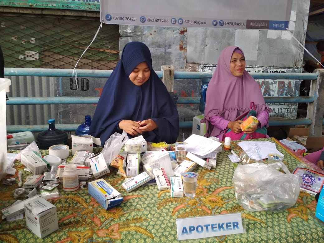 Program PKPU Human Initiative, sebuah lembaga kemanusiaan yang telah mendirikan posko banjir sejak Jumat lalu