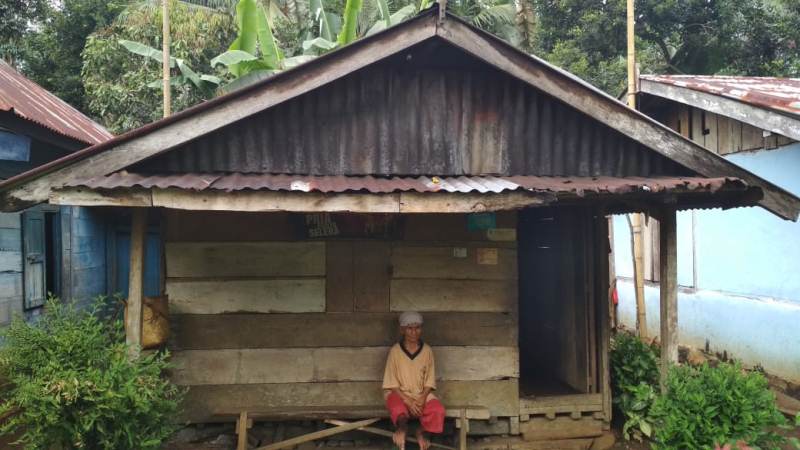 Tidak Dapat Bantuan Bedah Rumah, Kades Ini Protes