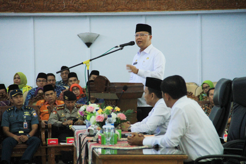 Gubernur Bengkulu Rohidin Mersyah mengukuhkan secara resmi Panitia Besar PORWIL Sumatera X 3