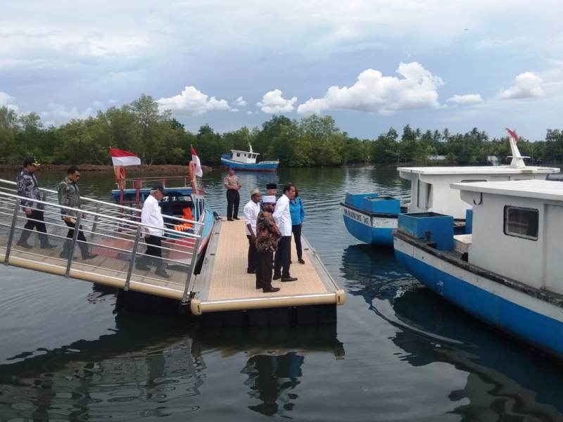 Jokowi Tinjau Kampung Nelayan, Warga Heboh